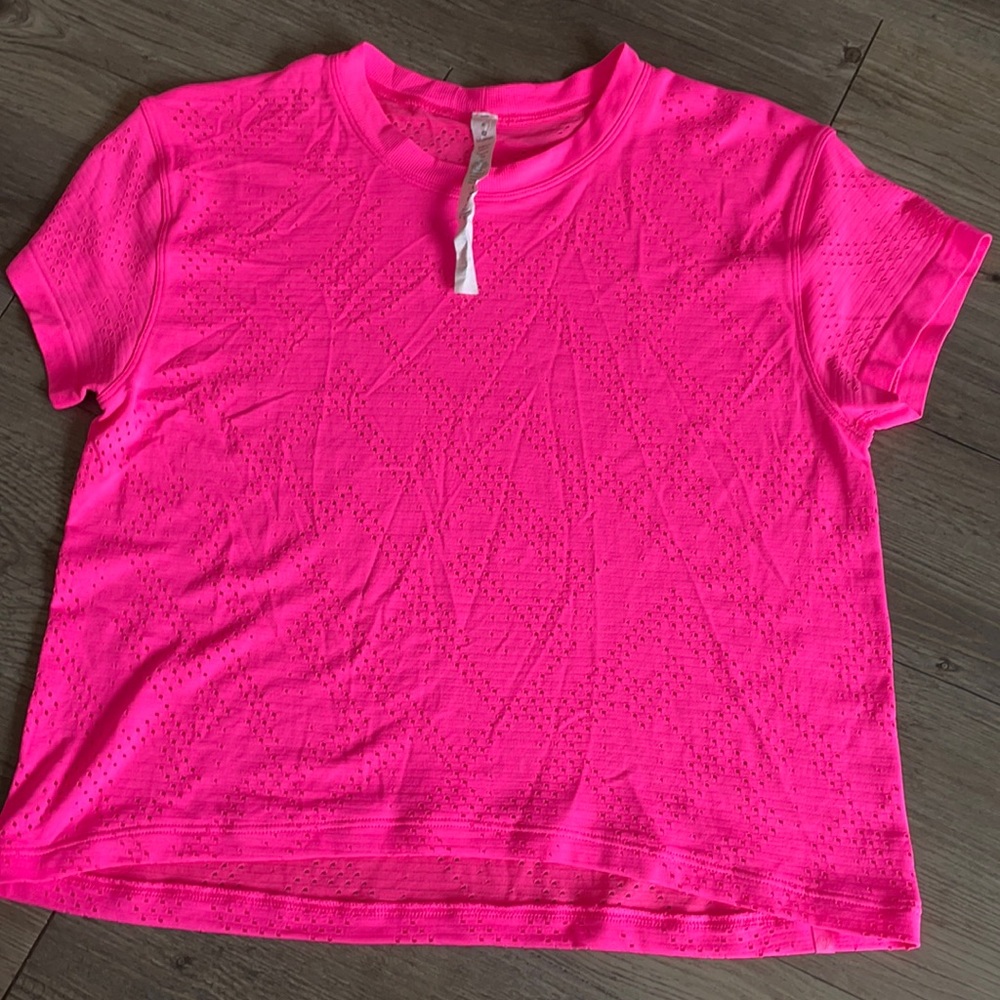 Lululemon t-shirt size 6